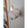 Le coude "Mains libres" pour poignée de porte de marque Jouan est un accessoire de porte pratique conçu pour minimiser le contac