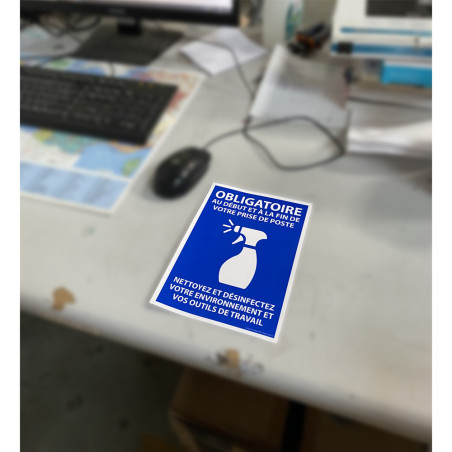 Panneau Obligatoire au début et à la fin de votre prise de poste. Nettoyez et desinfectez votre environnement...
