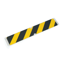 Robuste plaque antidérapante en aluminium noir, mesurant 635x115 mm, pour une sécurité optimale.