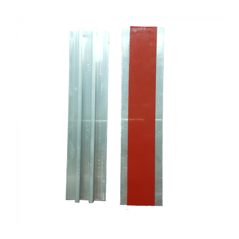 Rail de fixation pour panneau de signalisation plat
