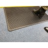 Tapis à picots avec bords arrondis offrant un confort et une stabilité optimale.