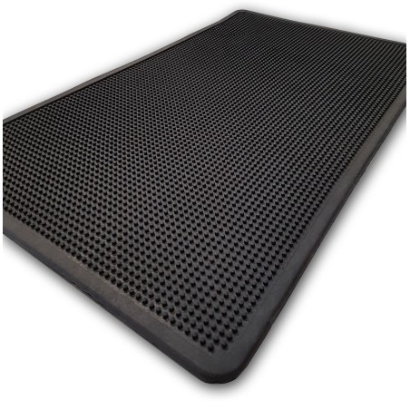 Tapis à picots avec bords arrondis offrant un confort et une stabilité optimale.