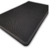 Tapis à picots avec bords arrondis offrant un confort et une stabilité optimale.